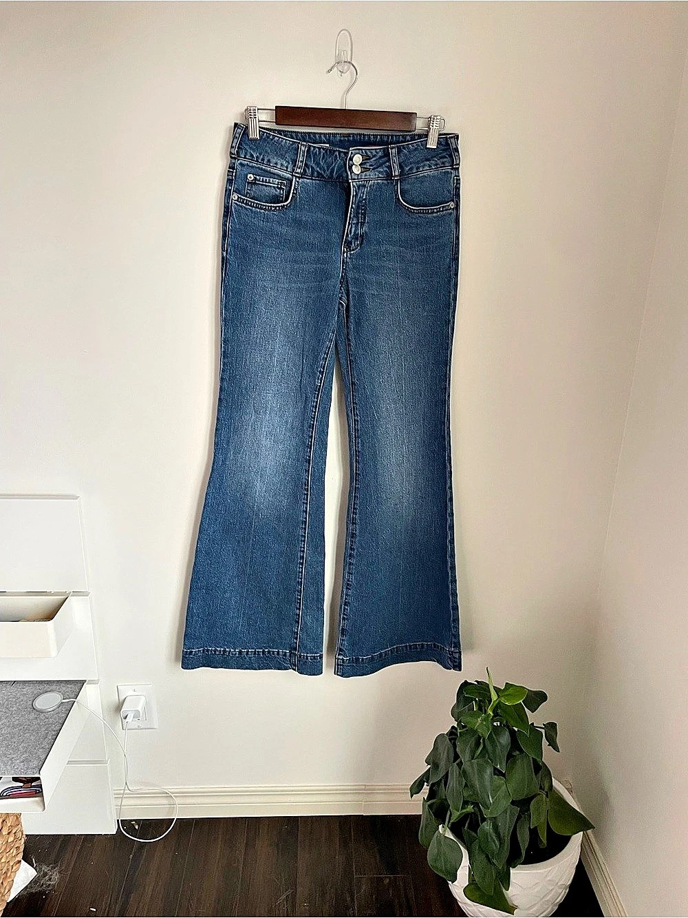 PILCRO Flare Leg Jeans in Blue Waist 26 Like New